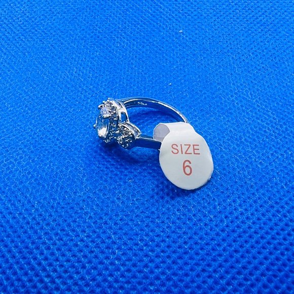 Ring Bomb Party Ring, NWOT, Size 6 Tag still attached - Picture 5 of 5